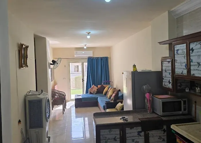 Ground-floor In Garden, 3 Bedrooms, In Lasrinetta, Mini Egypt Apartman